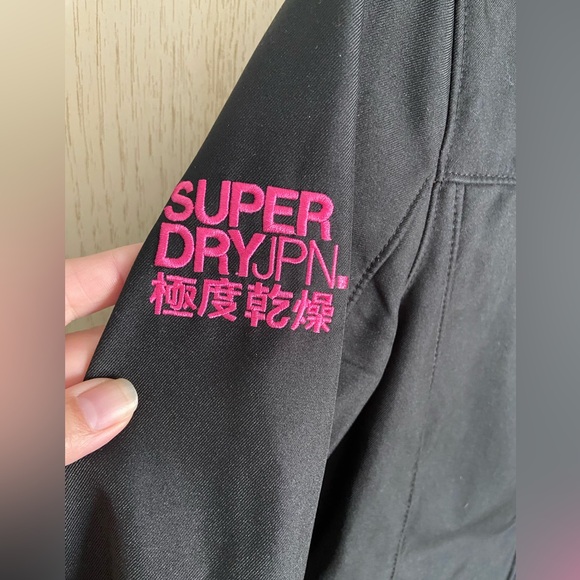 SUPERDRY Original Windtrekker Japan Black & pink Hooded Jacket Sz Medium - Picture 5 of 16